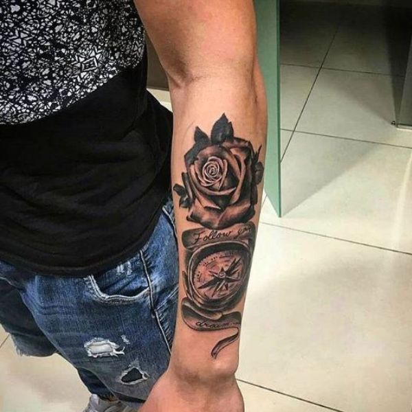 Tattoo la bàn và hoa hồng