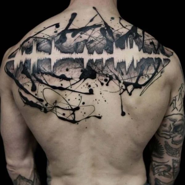 Tattoo lưng hỗ loạn