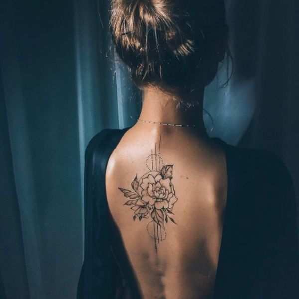 Tattoo lưng nữ