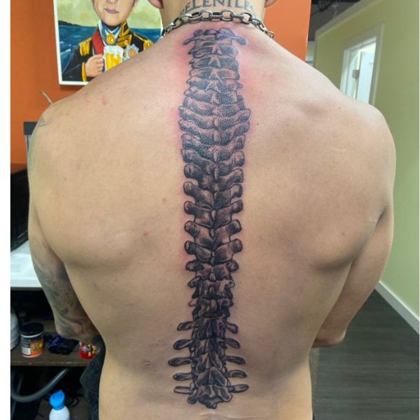 Tattoo lưng xương