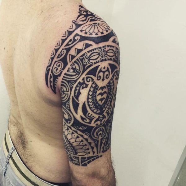 Tattoo maori bắp tay chất cho nam