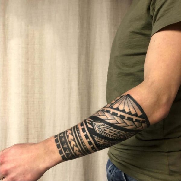 Tattoo maori cánh tay đẹp