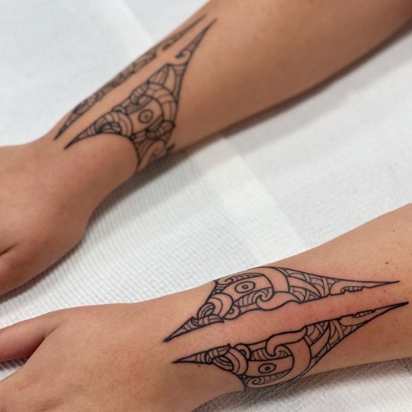Tattoo maori cổ tay