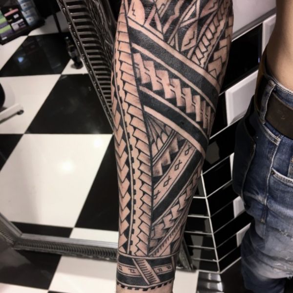 Tattoo maori kín cánh tay