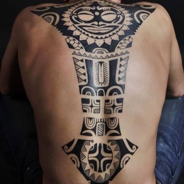 Tattoo maorio lưng