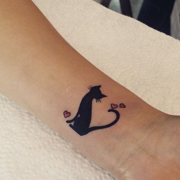 Tattoo mèo mini ở cổ tay