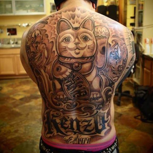 Tattoo mèo thần tài bịt lưng