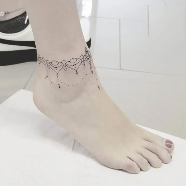 Tattoo mini cute lắc chân