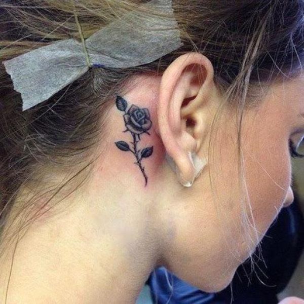 Tattoo mini ở cổ nữ
