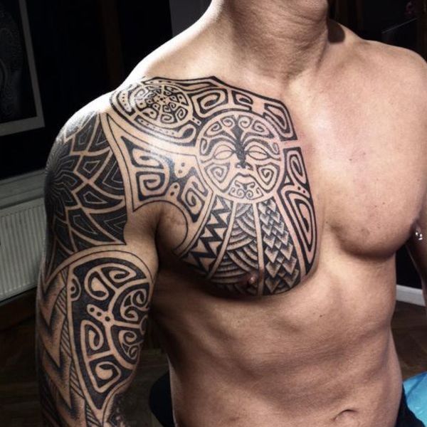 Tattoo ngực nam giới hoa văn