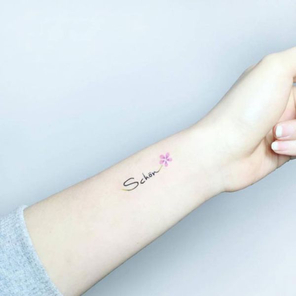 Tattoo nhỏ đẹp cho nữ ở tay