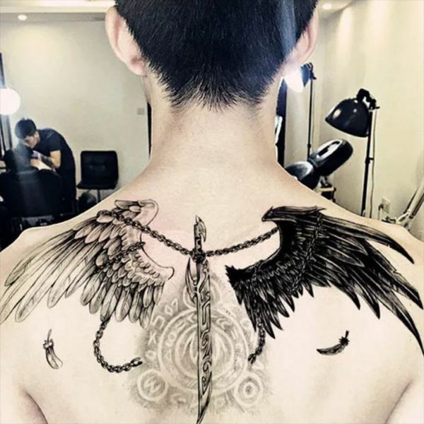 Tattoo nửa sườn lưng song cánh