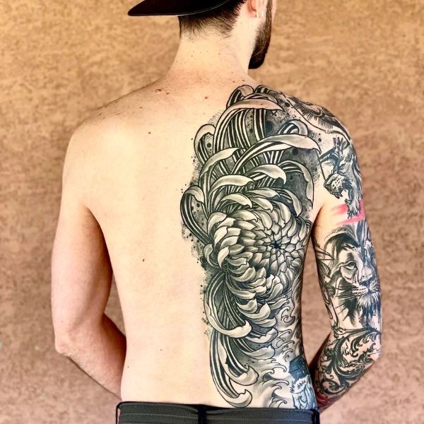 Tattoo nửa lưng hoa mẫu đơn