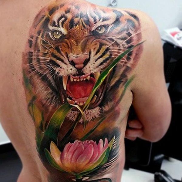 Tattoo nửa sườn lưng hổ và hoa sen