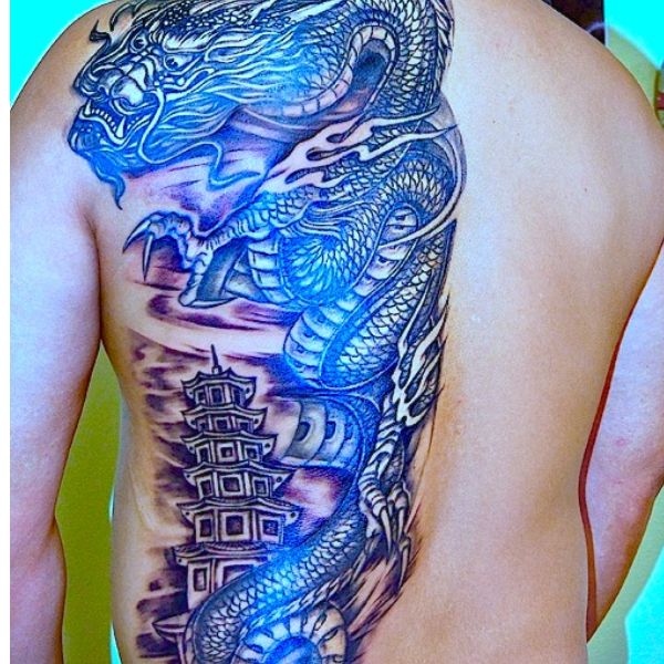 Tattoo nửa lưng rồng xanh