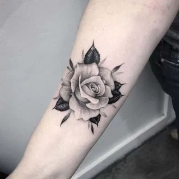 Tattoo ở cánh tay nữ