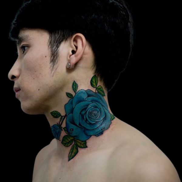 Tattoo ở cổ hoa hồng có màu