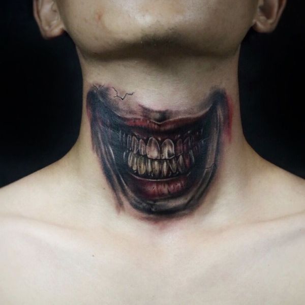 Tattoo ở cổ họng