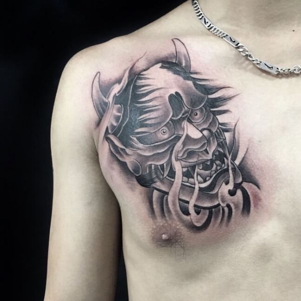 Tattoo ở ngực nam