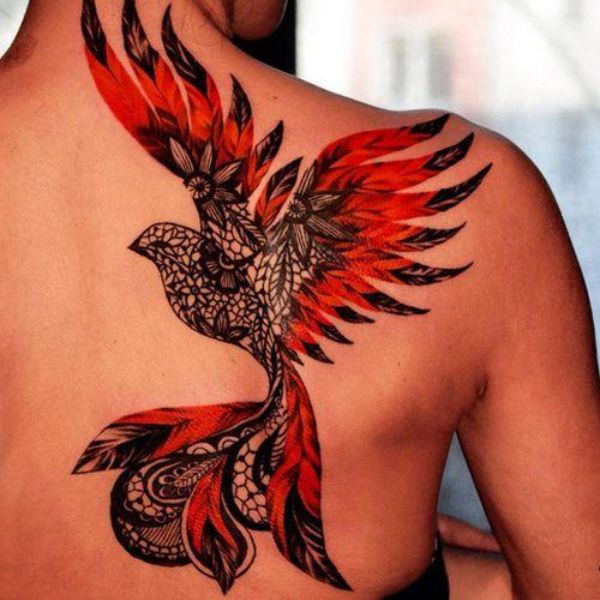 Tattoo phượng hoàng lửa ở vai nữ