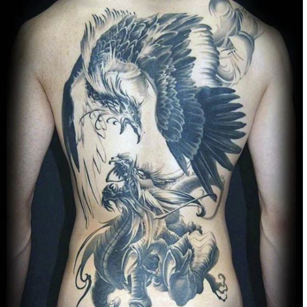 Tattoo phượng hoàng và rồng đen trắng