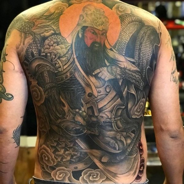 Tattoo quan công kín lưng