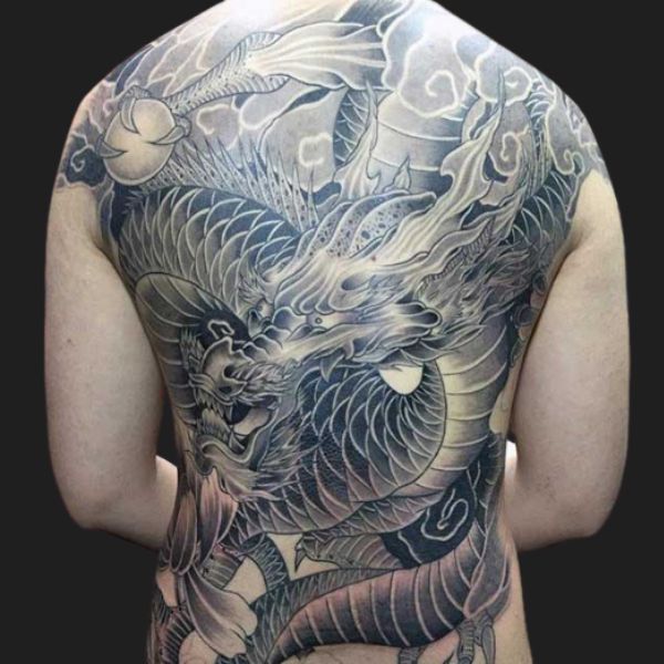 Tattoo rắn hóa thành rồng kín lưng