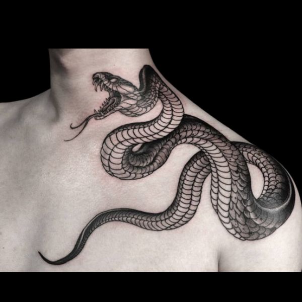 Tattoo rắn ở cổ