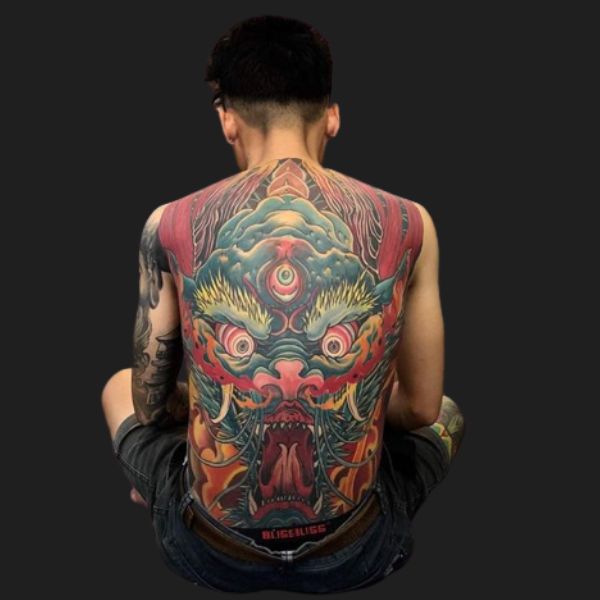 Tattoo Long sở hữu đầu lân kín lưng
