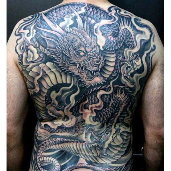 Tattoo Long kín sống lưng đen ngòm trắng
