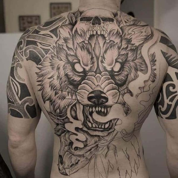 Tattoo sói bít lưng