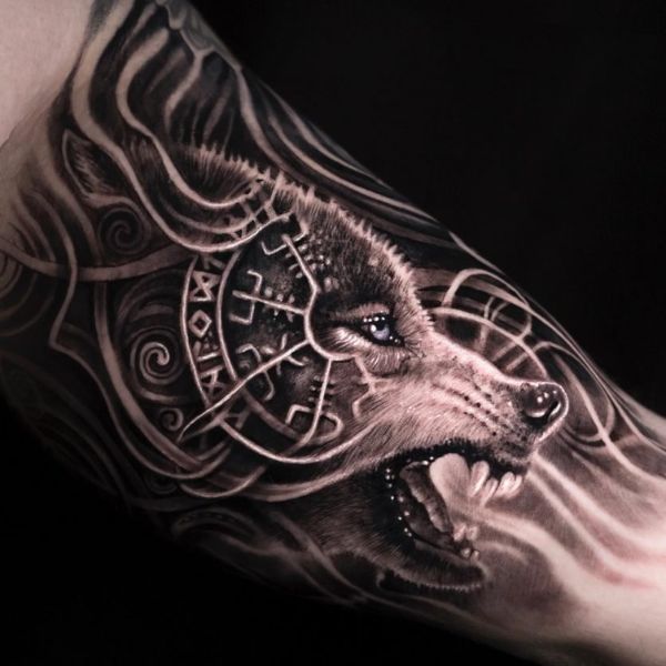 Tattoo sói khuyu tay