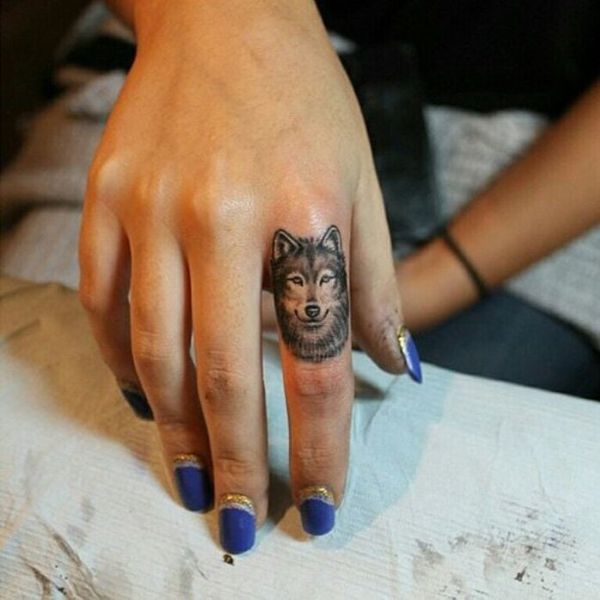 Tattoo sói ngón tay
