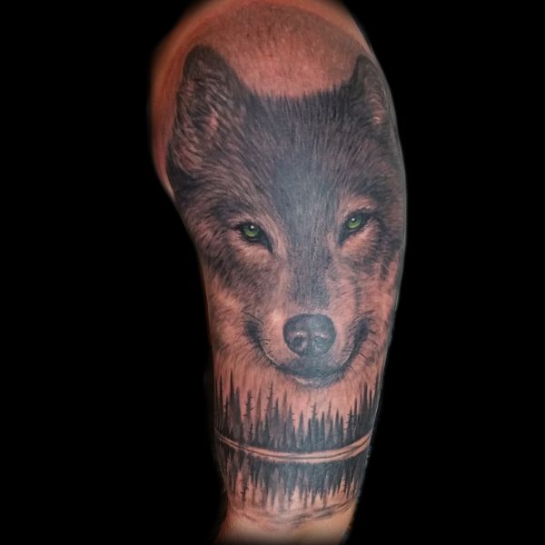 Tattoo sói và cánh rừng đẹp