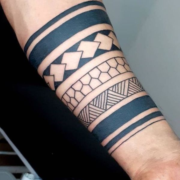 Tattoo vòng tay kín tay