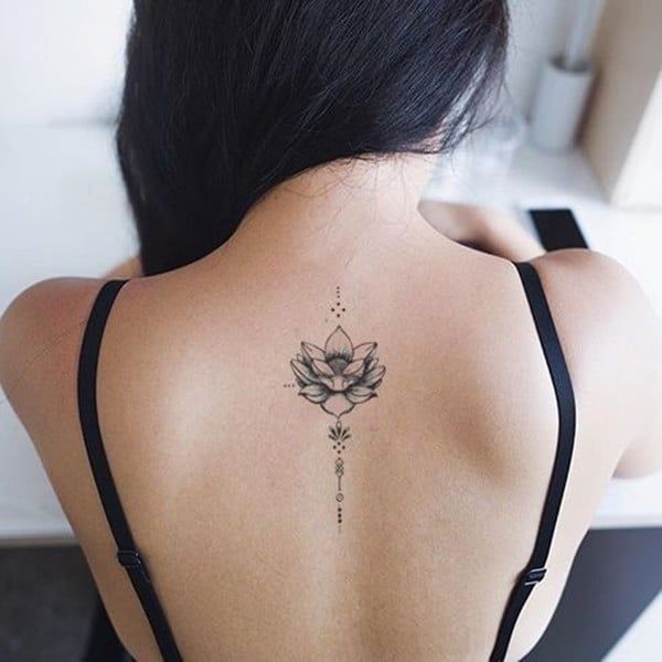 Lưng tattoo hoa sen