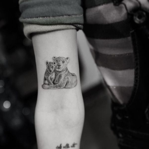 Tattoo 2 u con cái hổ cute