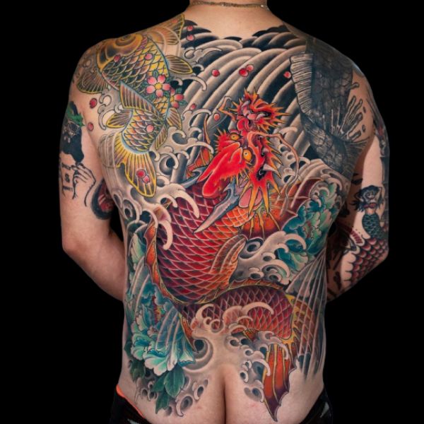 Tattoo bịt sườn lưng yakuza