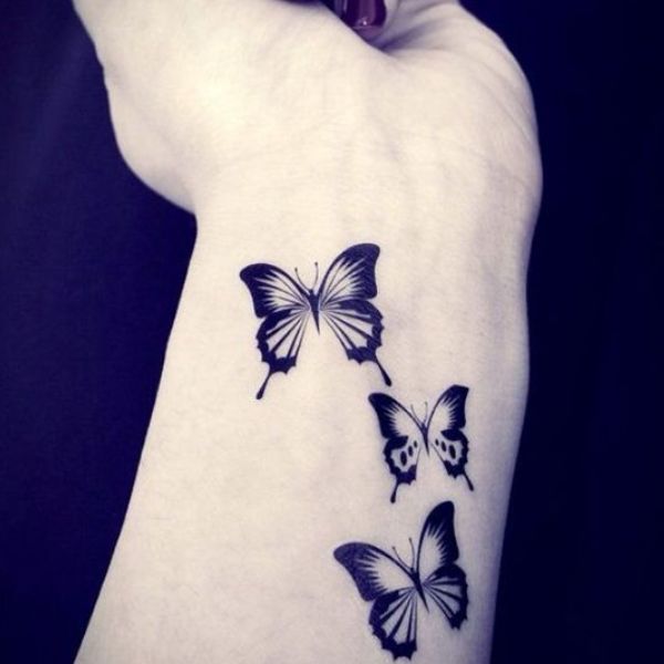 Tattoo bướm ở cổ tay