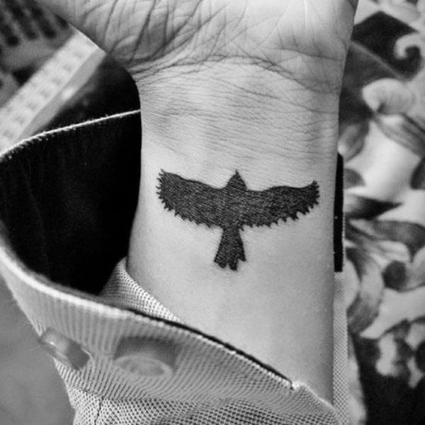 Tattoo chim ở cổ tay