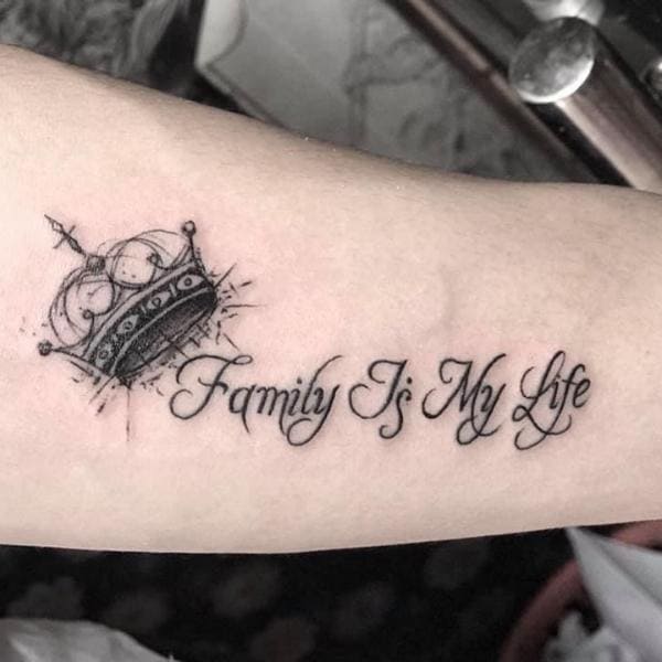 Tattoo chữ family í my life
