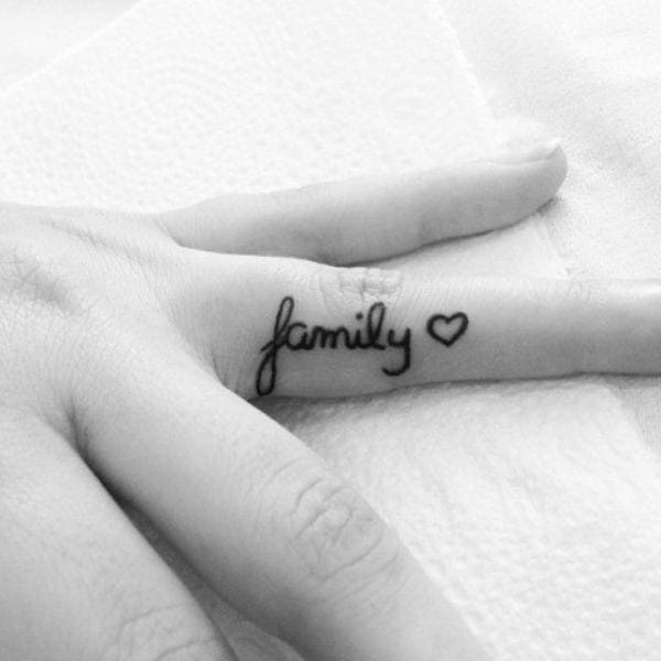 Tattoo chữ family mini