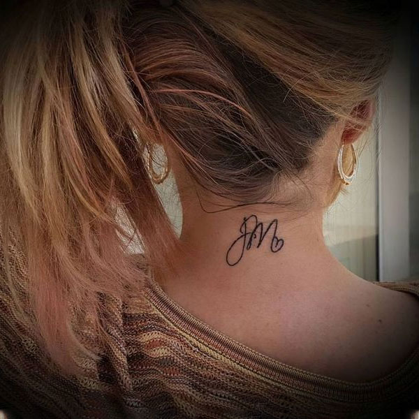 Tattoo chữ ở cổ cho nữ
