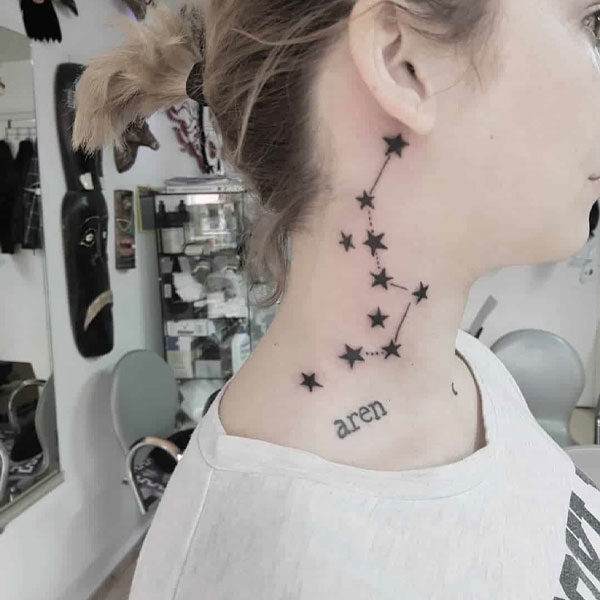 Tattoo chữ ở cổ dành cho nữ