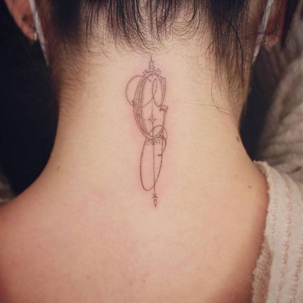 Tattoo chữ ở cổ đẹp cho nữ