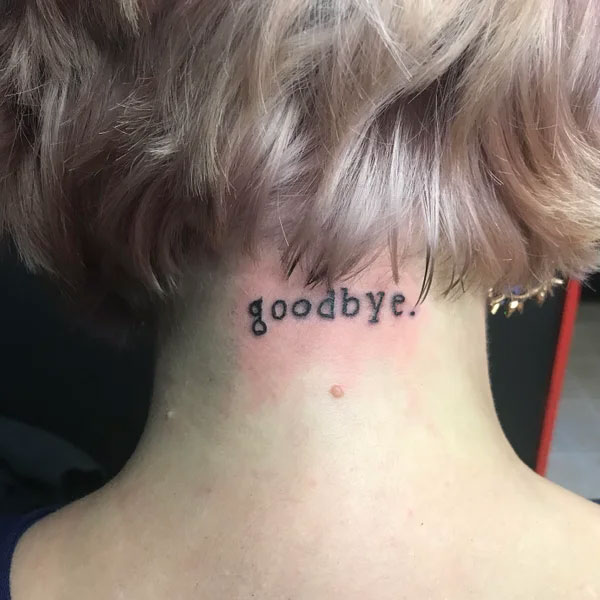 Tattoo chữ ở cổ ngầu mang đến nữ