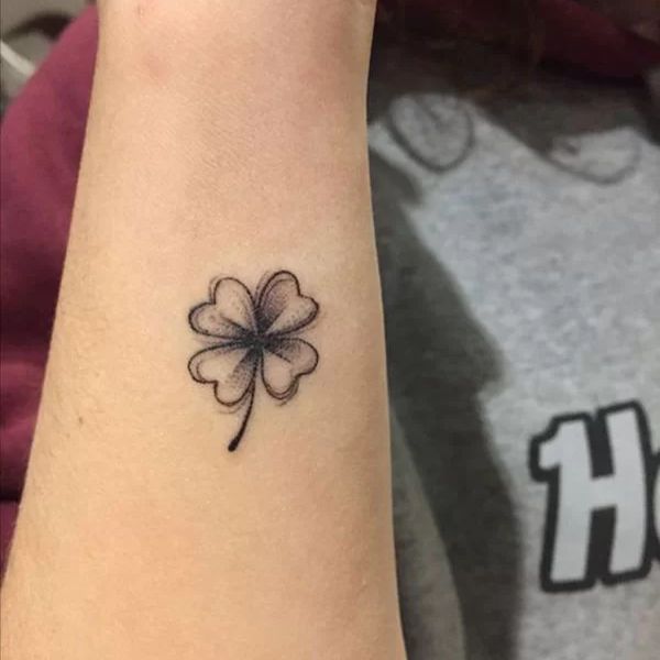 Tattoo cỏ 4 lá giản dị và đơn giản đẹp