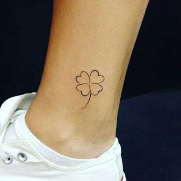 Tattoo cỏ 4 lá mini ở cổ chân