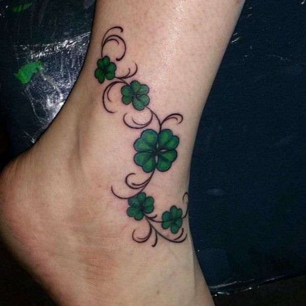 Tattoo cỏ 4 lá ở cồ bàn chân siêu đẹp