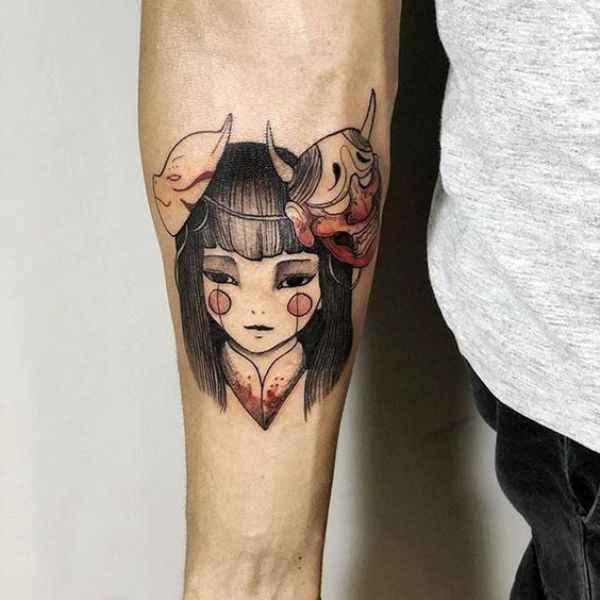 Tattoo cô gái buồn đeo mặt quỷ